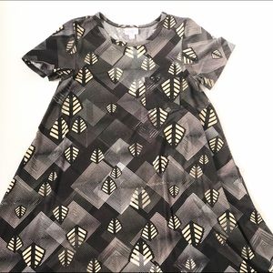 Lula Roe xs Black and Tan geometric Carly